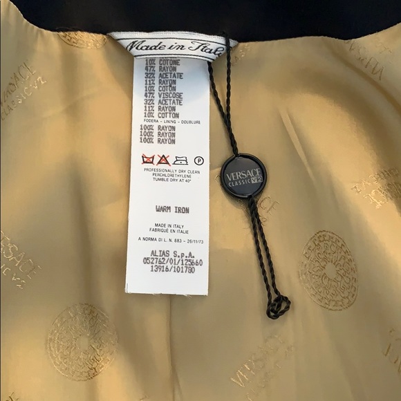 Authentic Gianni Versace Classic V2 2 piece Suit - Picture 8 of 8